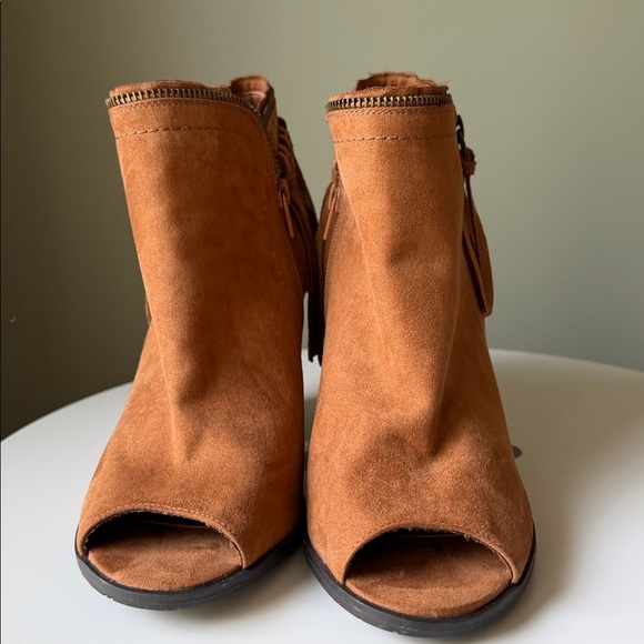 DV Dolce Vita Tan Peep-Toe Fringed Ankle Booties Faux Suede concert Western - Picture 6 of 14